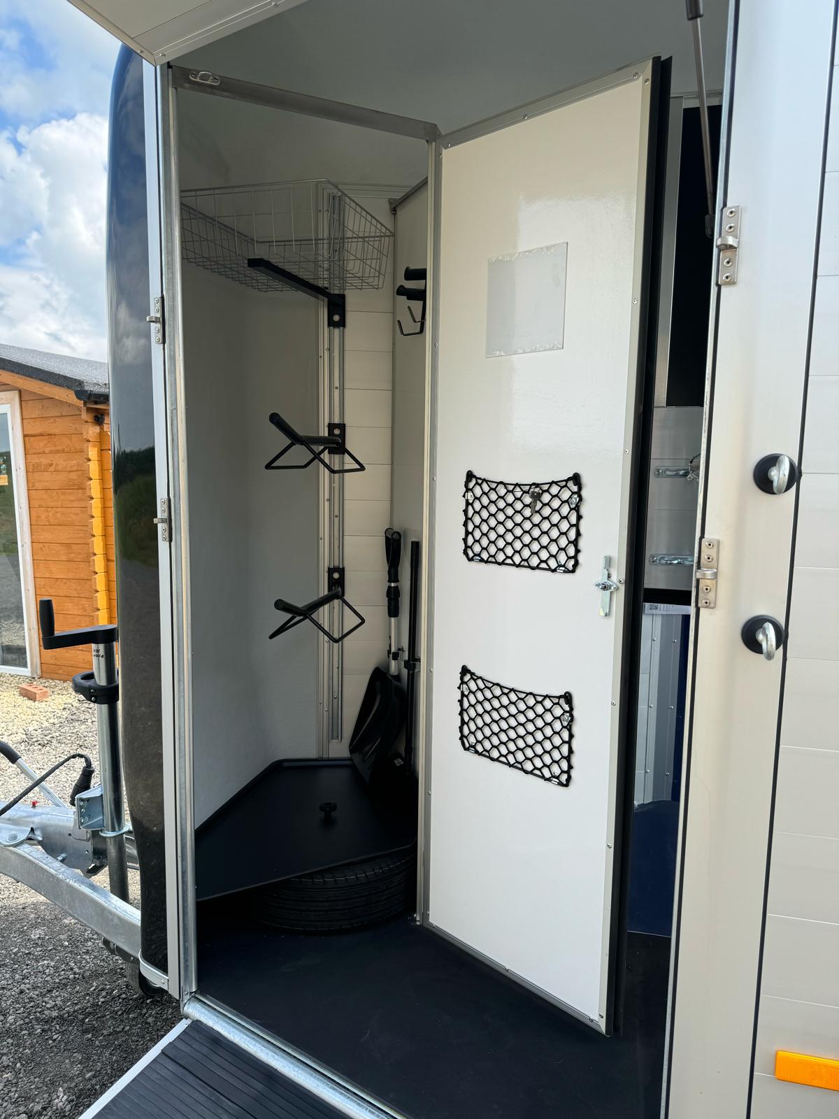 Cheval Liberte Touring Country with Tack Room Double Horse Box Trailer
