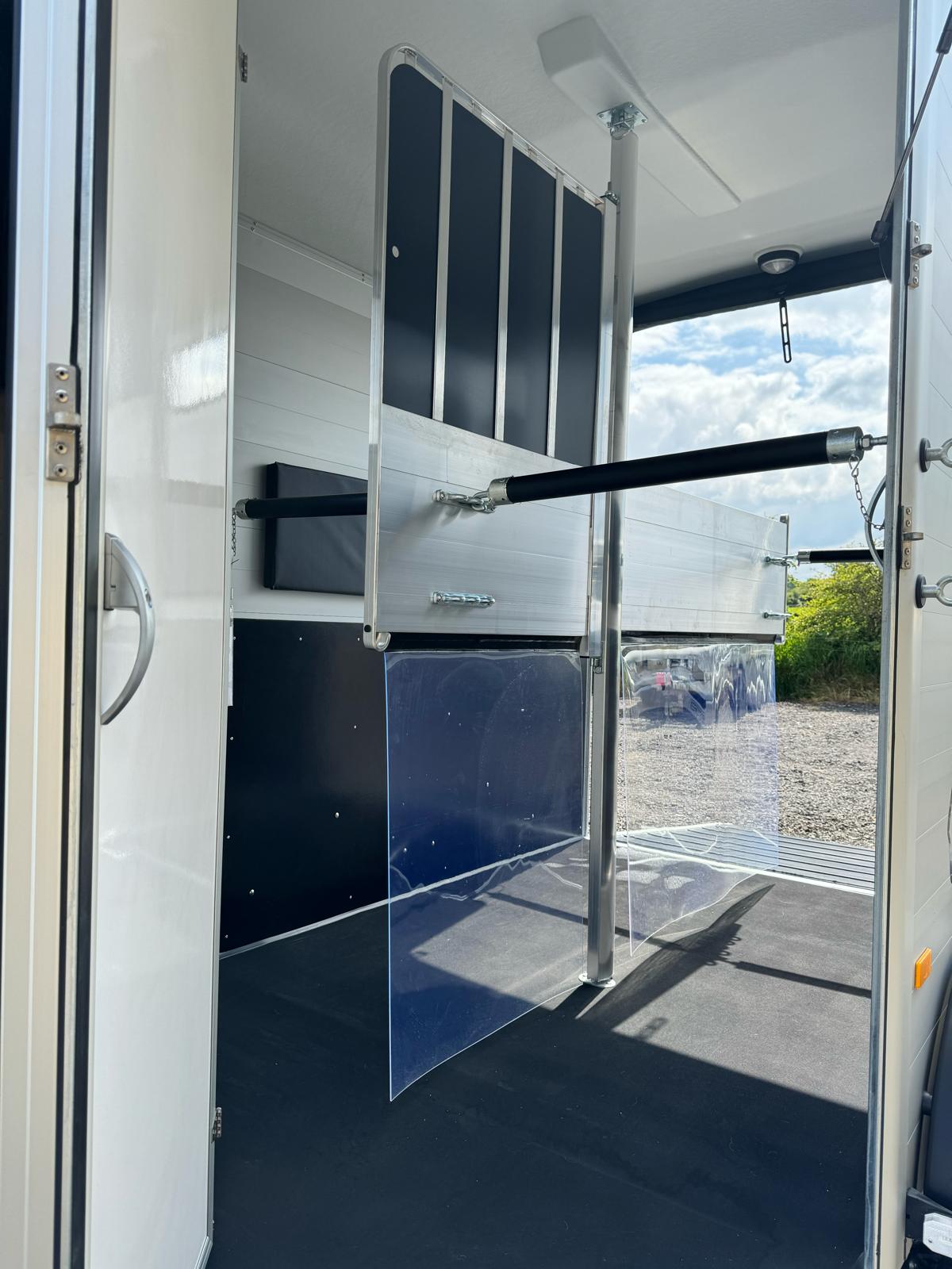 Cheval Liberte Touring Country with Tack Room Double Horse Box Trailer
