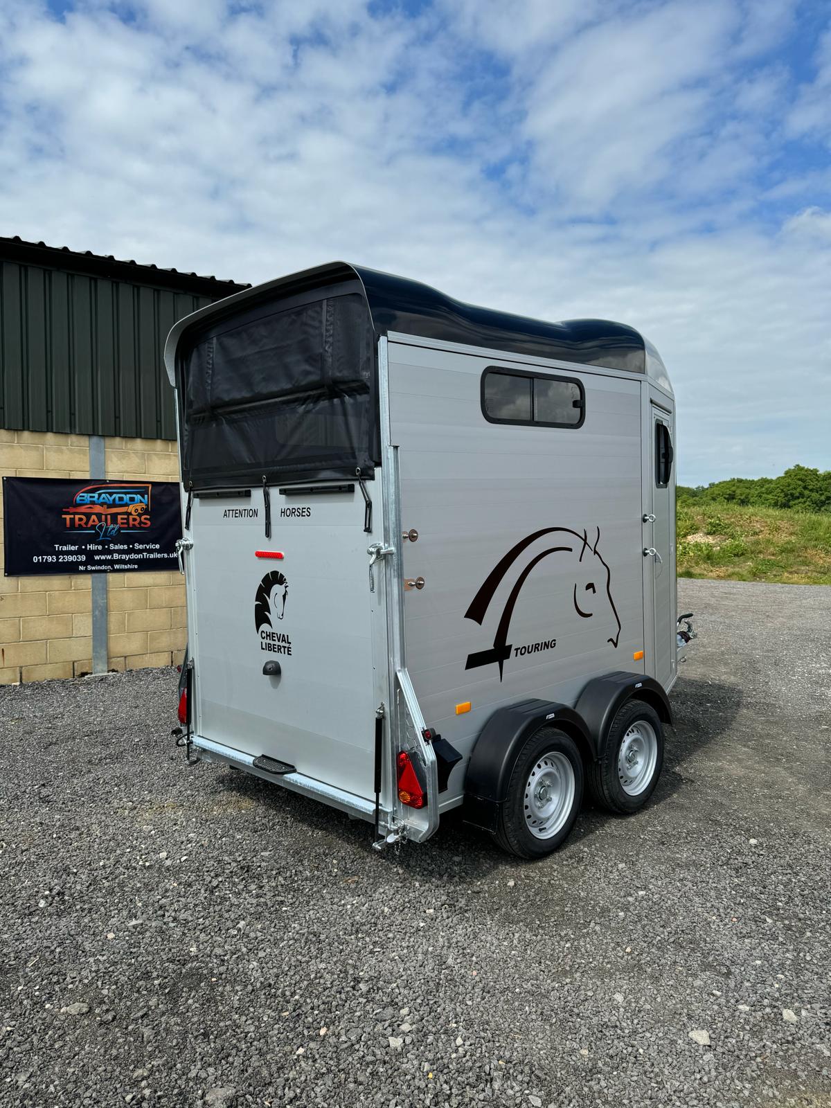 Cheval Liberte Touring Country with Tack Room Double Horse Box Trailer