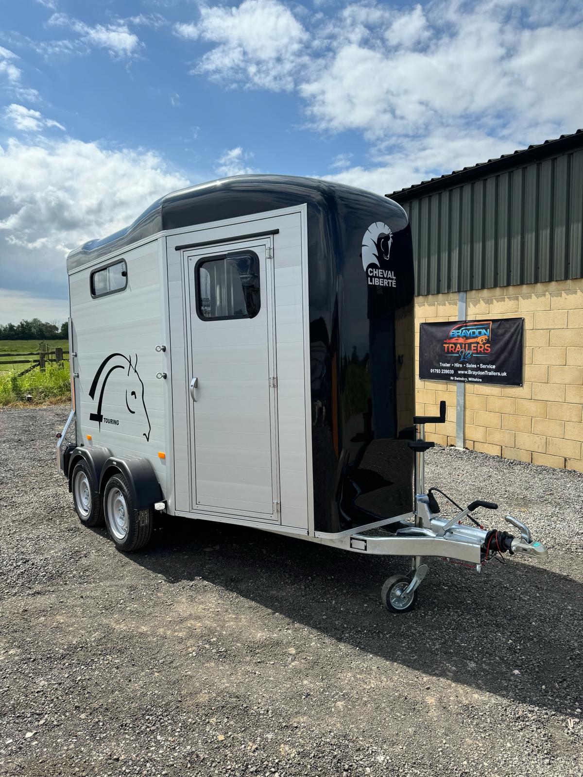 Cheval Liberte Touring Country with Tack Room Double Horse Box Trailer