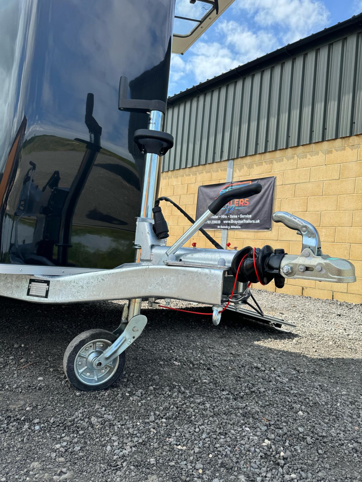 Cheval Liberte Touring Country with Tack Room Double Horse Box Trailer