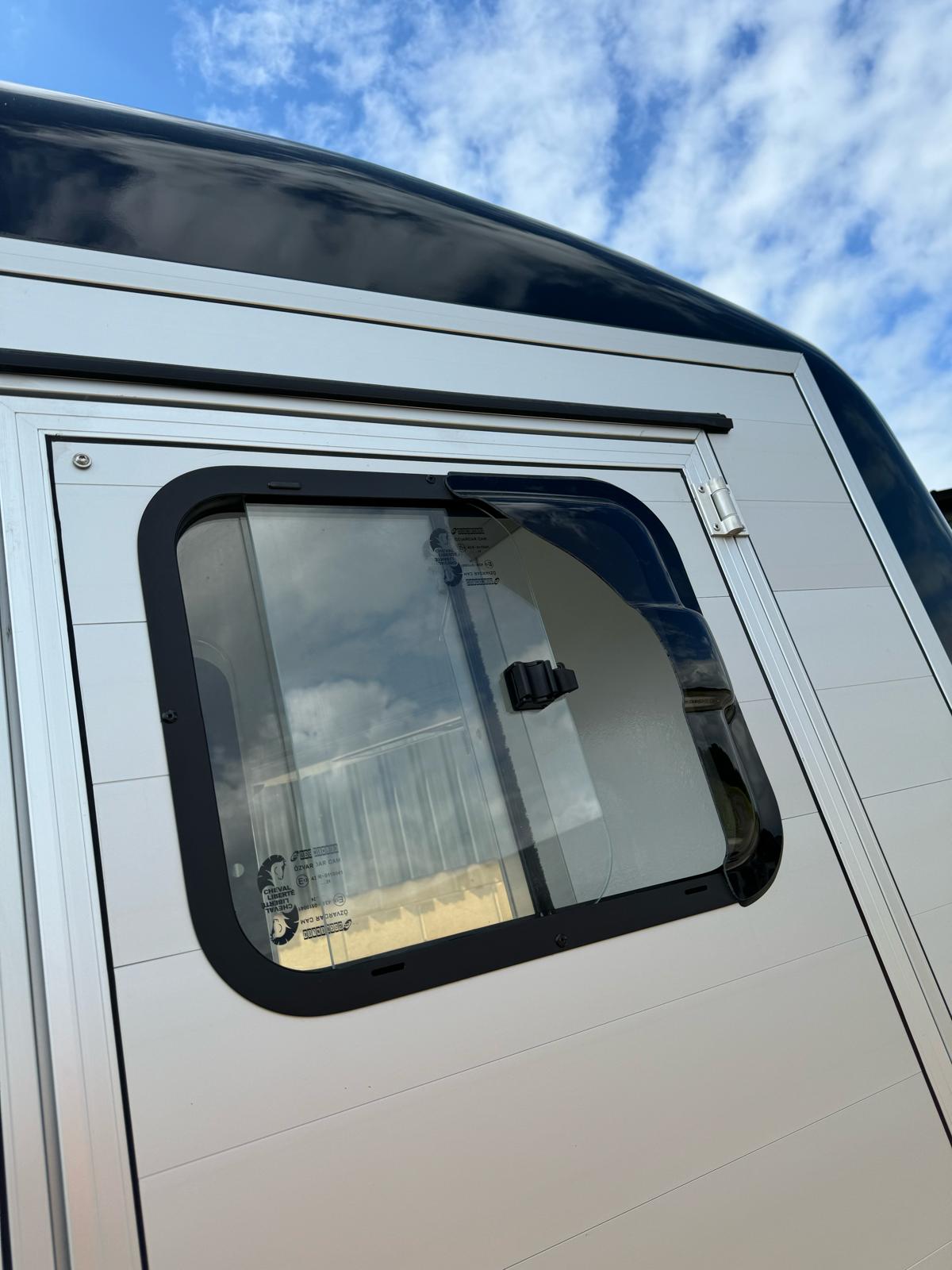 Cheval Liberte Touring Country with Tack Room Double Horse Box Trailer