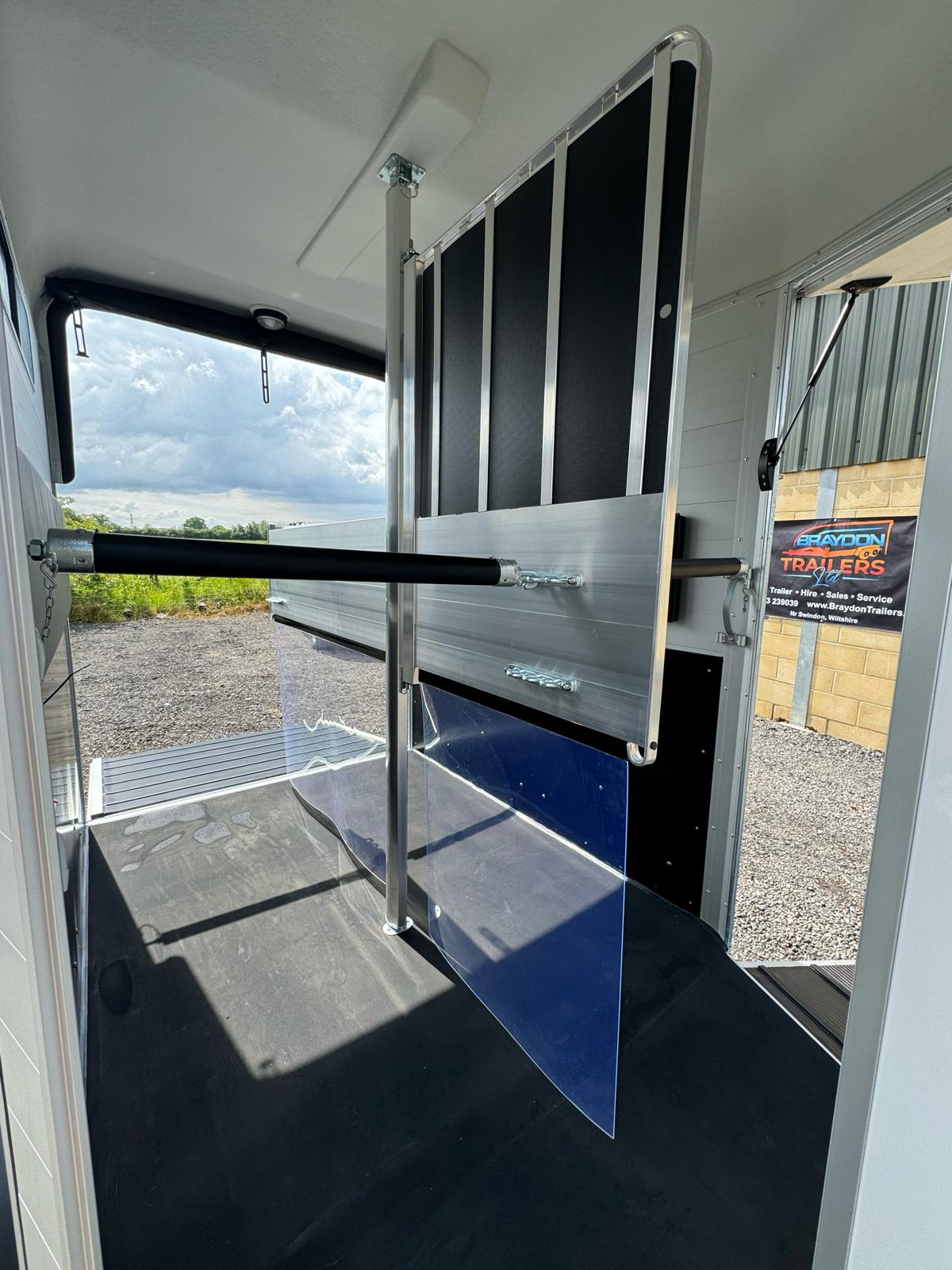 Cheval Liberte Touring Country with Tack Room Double Horse Box Trailer