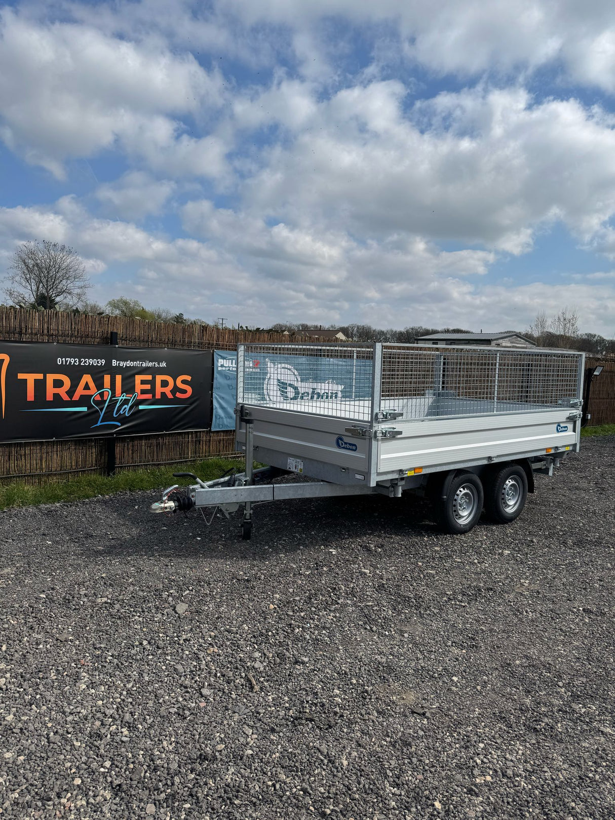Debon Tipper Trailer PW2.4 Twin Axle 3 Way Electric / Manual Tipper 2600kg MGW
