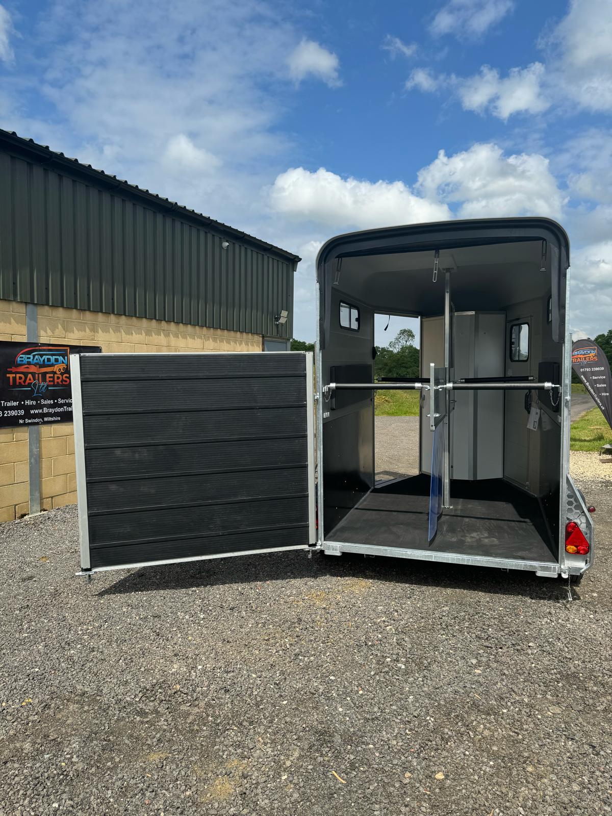 Cheval Liberte Touring Country with Tack Room Double Horse Box Trailer