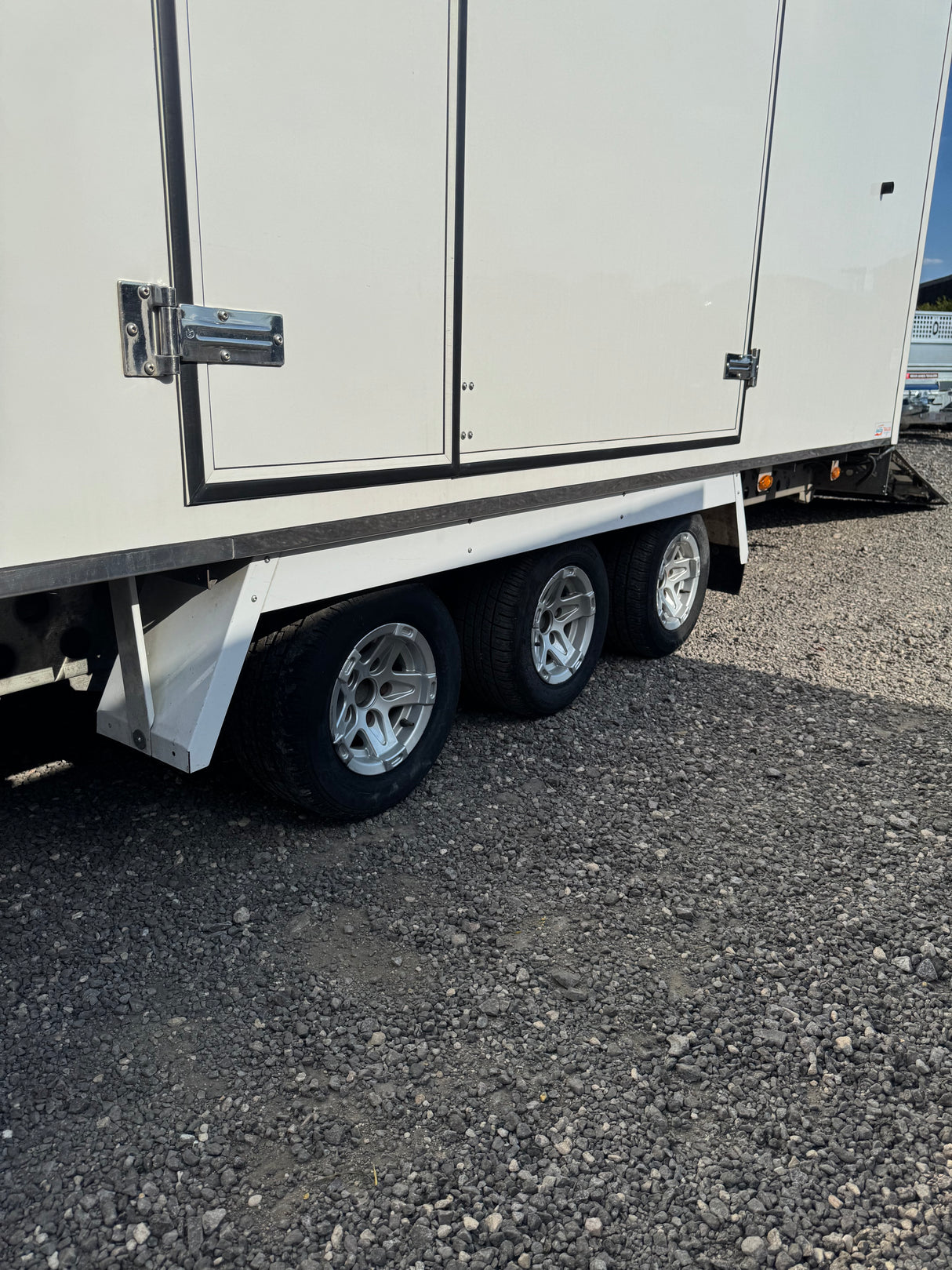 2022 Woodford RL6011 Enclosed Tilt Car Transporter Trailer 18′ X 7′ 8” 5.5m x 2.3m