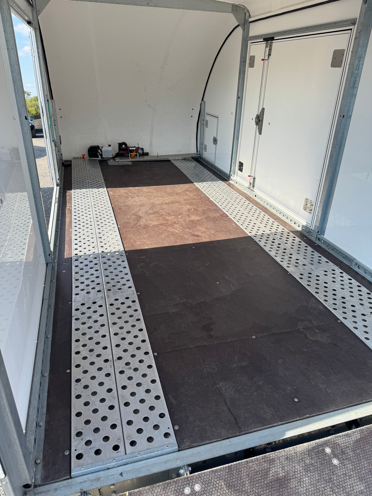 2022 Woodford RL6011 Enclosed Tilt Car Transporter Trailer 18′ X 7′ 8” 5.5m x 2.3m