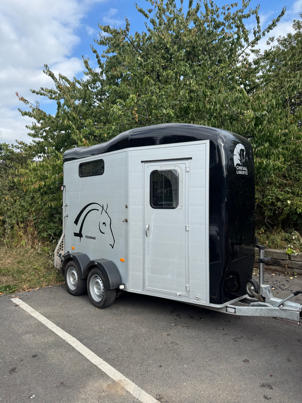 2022 Cheval Touring Country Horse Trailer