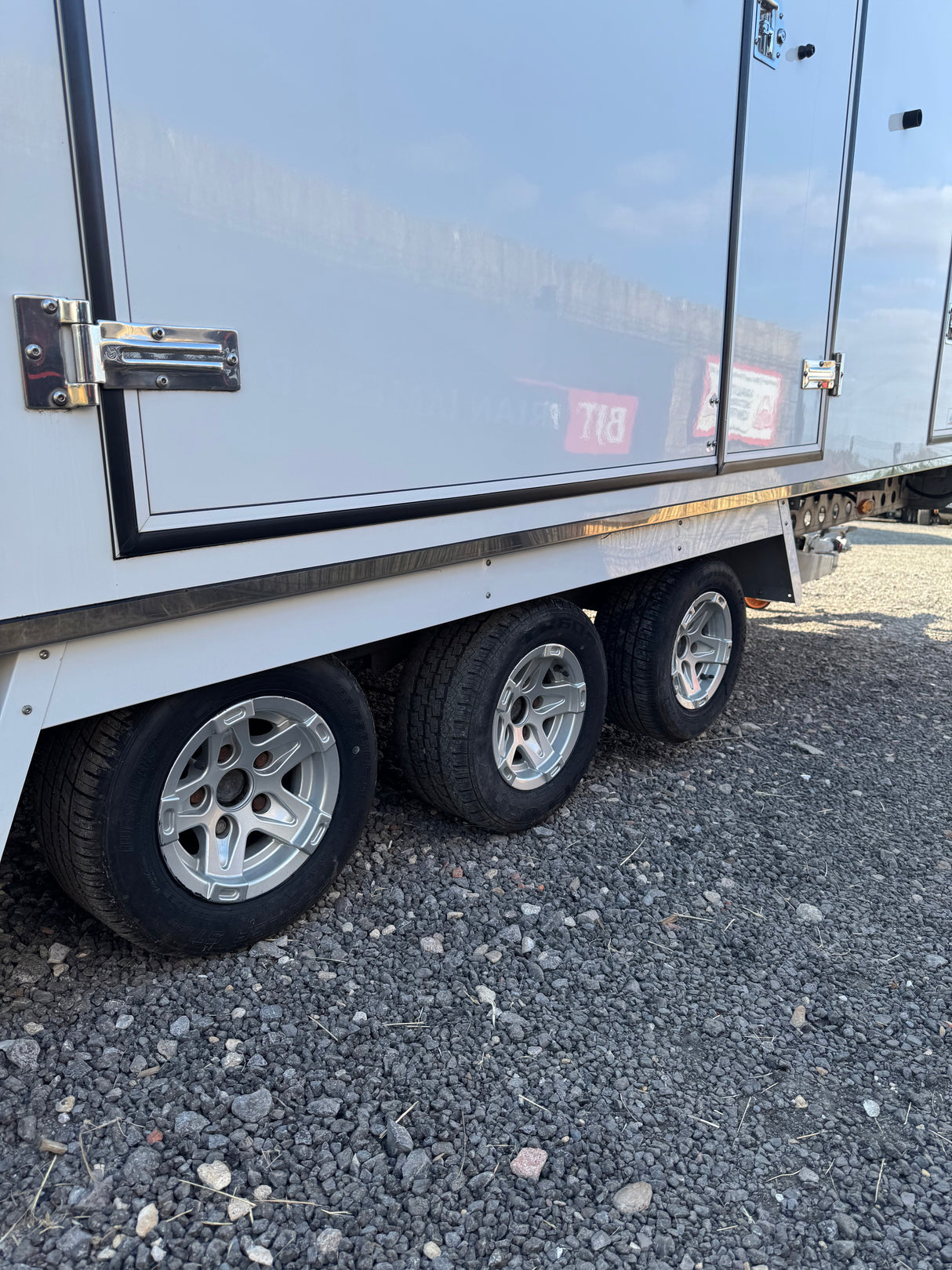 2022 Woodford RL6011 Enclosed Tilt Car Transporter Trailer 18′ X 7′ 8” 5.5m x 2.3m