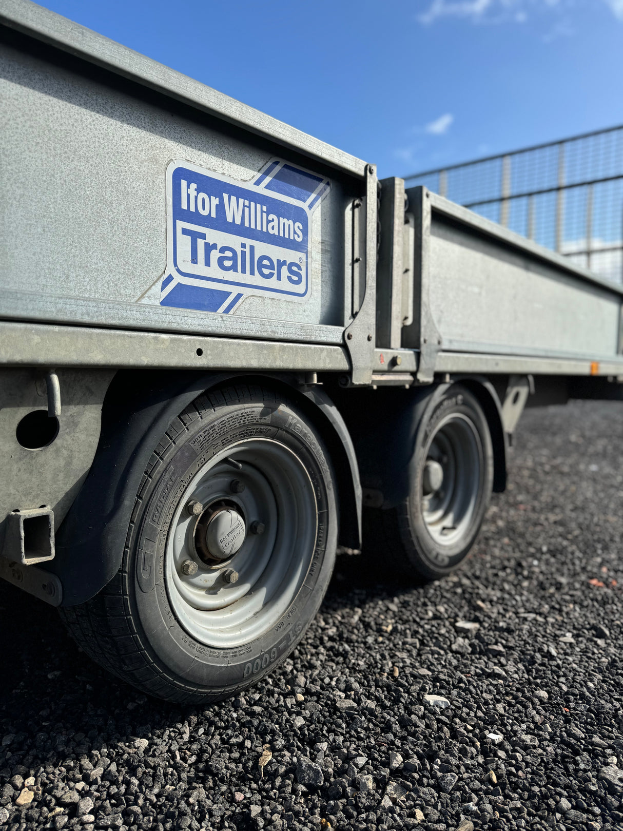 Ifor Williams 13' 1" TB4021-352 Tiltbed Trailer With Winch, Sides & Mesh Ramp